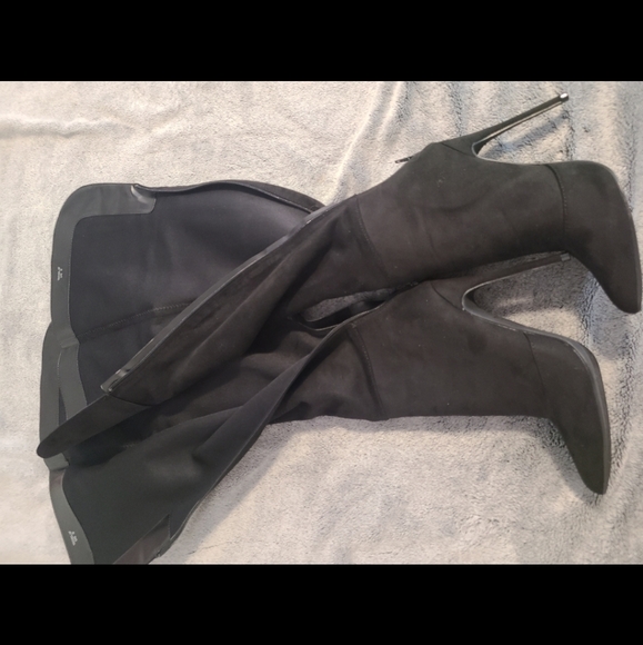 Black Fashion Nova Boots - Picture 4 of 4